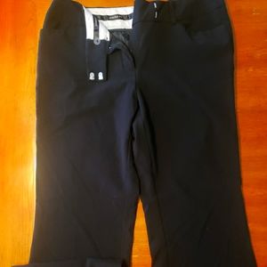 Black - George London Fit pants with a bit of flare leg. Good condition. Size 6P